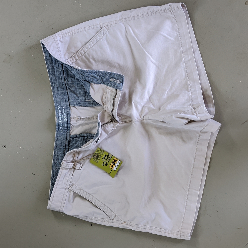 GH Bass khaki shorts sz 10